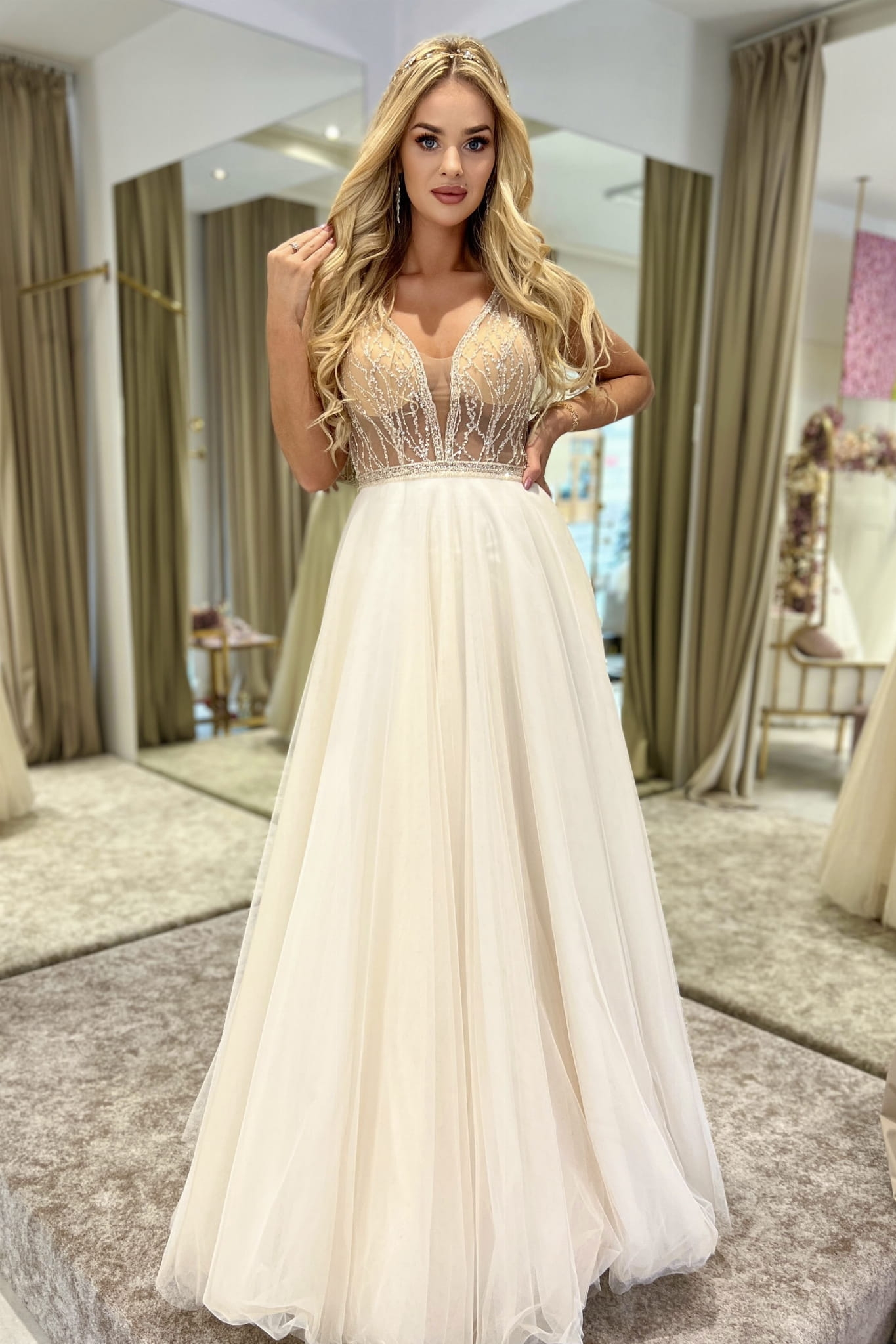 LEXI - nowoczesna suknia ślubna 