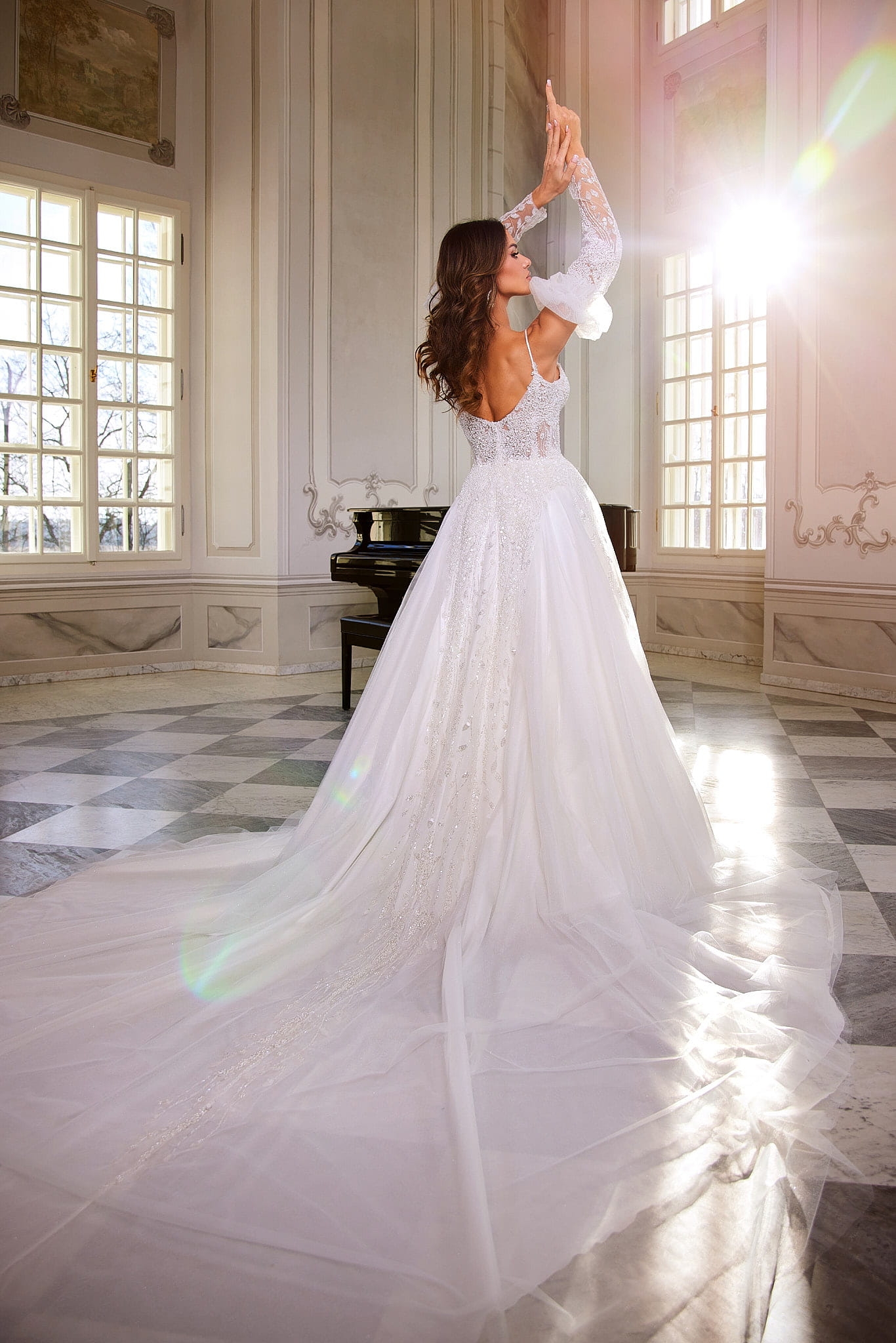 JOVITA suknia ślubna bogato zdobiona z rękawkami - Main Image