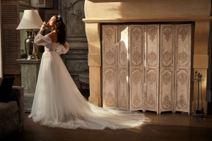 Zwiewna suknia ślubna bez ramion Crystal 3
