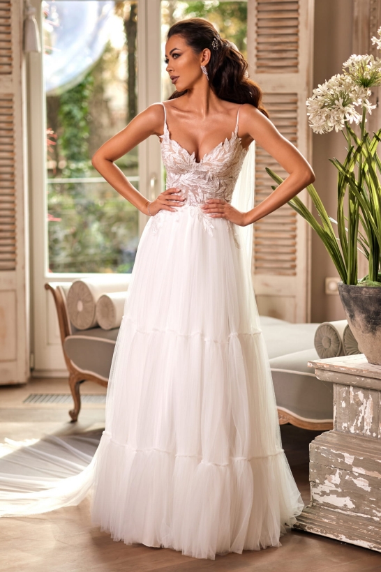 Suknia ślubna z koronką 3D Berta 2