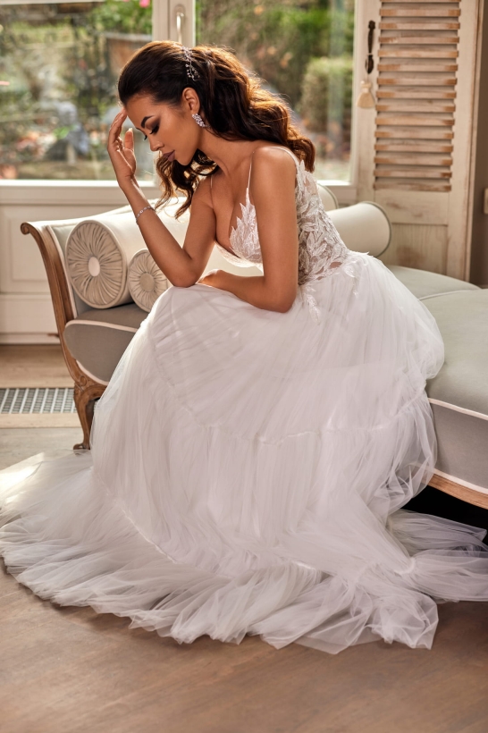 Suknia ślubna z koronką 3D Berta 3