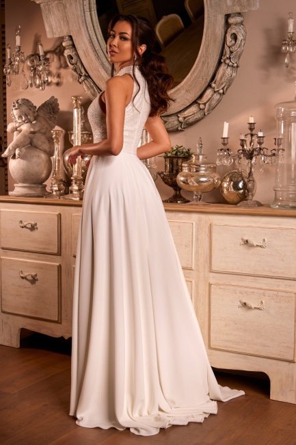 Klasyczna suknia ślubna z rozcięciem Viera 2