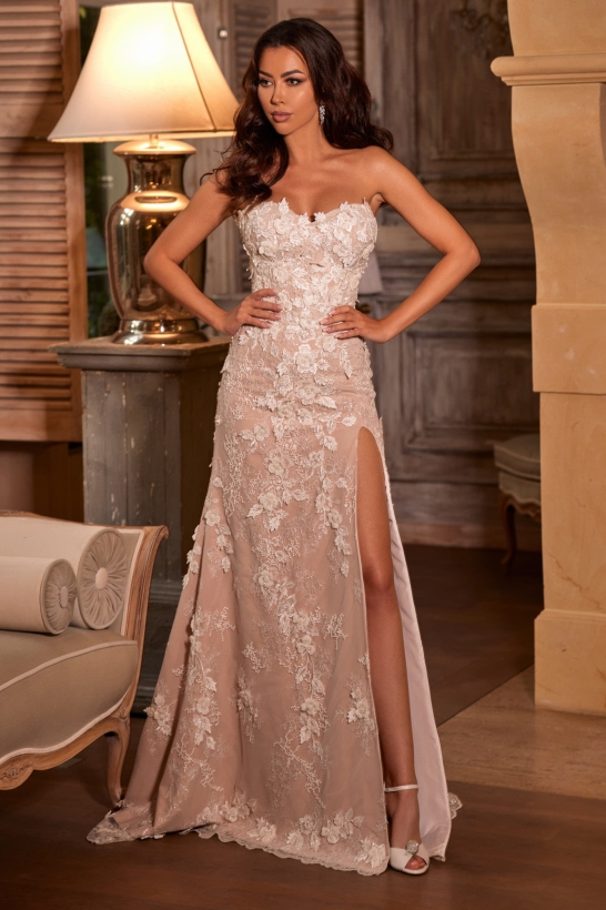 Beżowa suknia ślubna z rozcięciem Coco