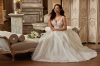 Klasyczna sukienka ślubna z dekoltem Sona 4