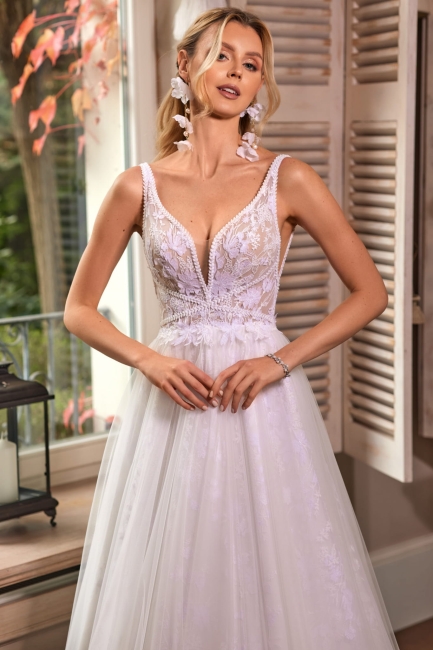 Koronkowa suknia ślubna z dekoltem bez pleców Anabel 3