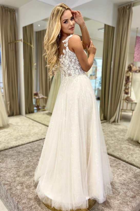 Suknia ślubna z koronką 3D Penelope 2
