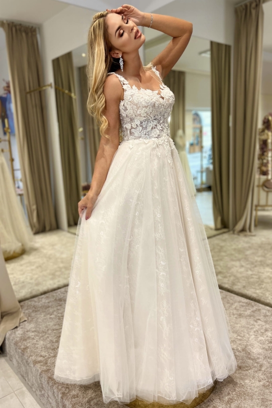 Suknia ślubna z koronką 3D Penelope 3