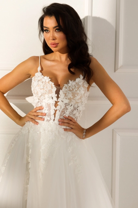 Diame - Suknia ślubna z koronką 3D 3