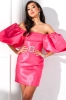 Różowa sukienka mini z bufiastymi rękawami i odkrytymi ramionami 3