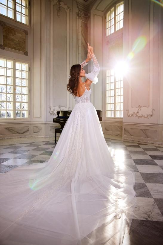JOVITA - suknia ślubna bogato zdobiona z rękawkami 5