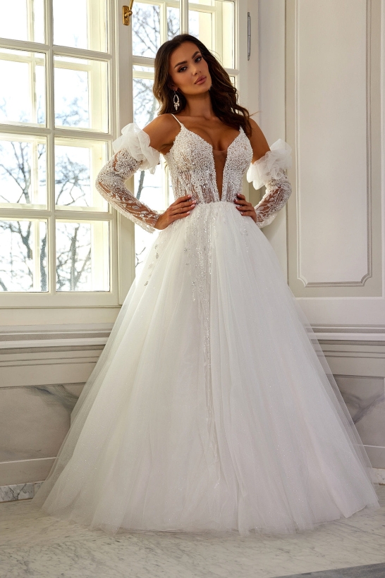 JOVITA - suknia ślubna bogato zdobiona z rękawkami