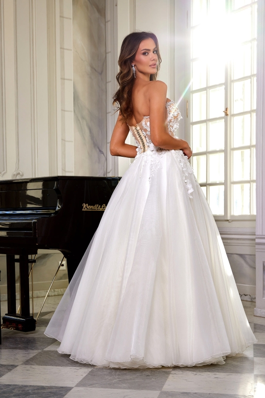 Suknia ślubna 44.jpg