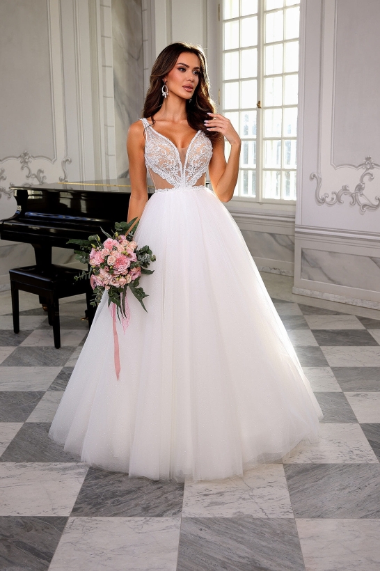 KAJA - Suknia ślubna w stylu A i wycięciami podkreślającymi figurę 4