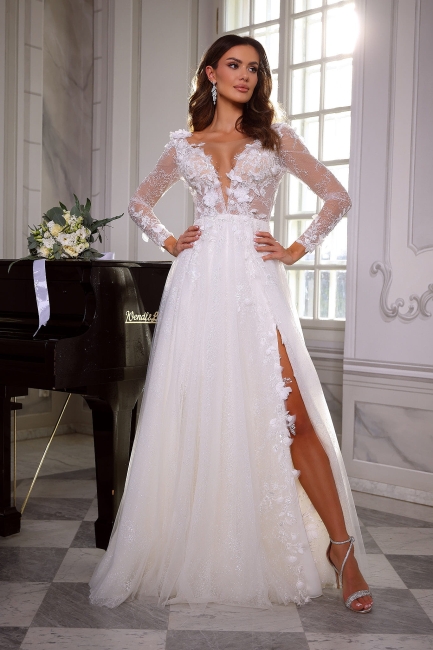 GEORGINA - Suknia ślubna z piękną koronką 3D i wyjątkowym dekoltem