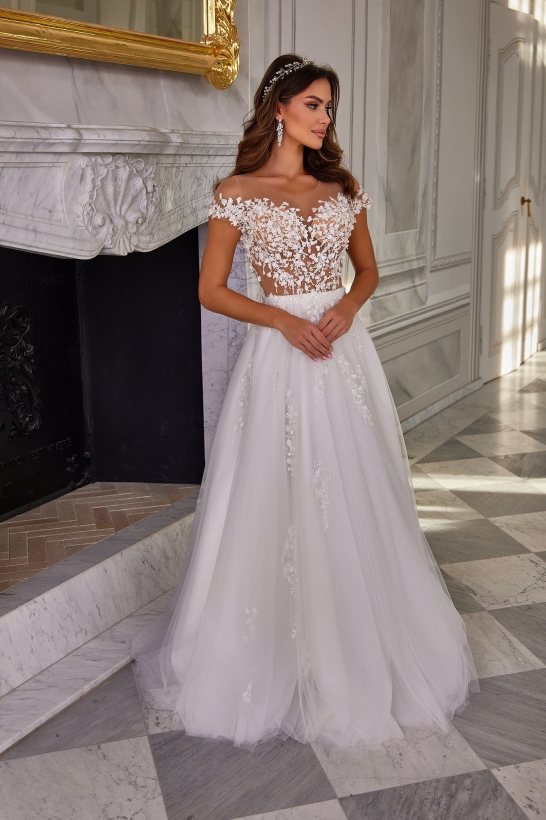 JOANNA - Suknia ślubna na delikatnym tiulu i kwiaty 3D z rękawem 3