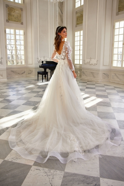 ELENI - Suknia ślubna w kwiaty 3D z pięknym trenem i rękawami