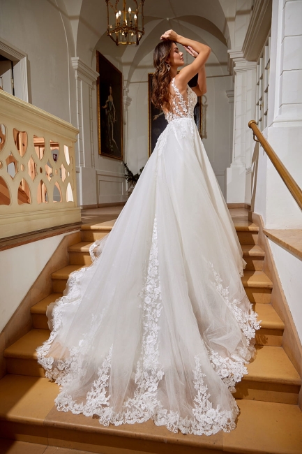 VANESSA - Zjawiskowa suknia ślubna ze zdobionym dołem 2