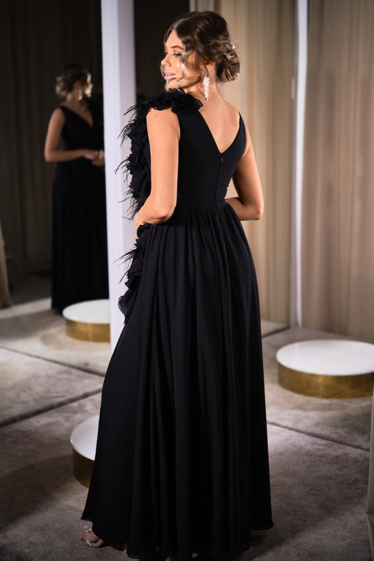 SHEIN Z PIÓRAMI - Piękna czarna suknia z piórami 3