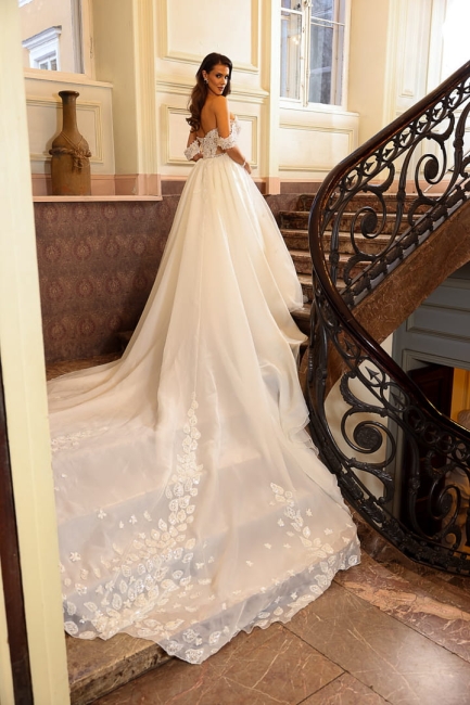 MIRANDA - suknia z trenem i wycięciem pod pachą 1