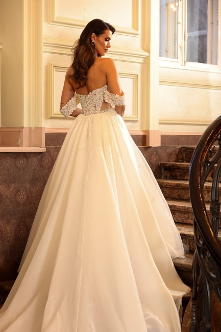 MIRANDA - suknia z trenem i wycięciem pod pachą