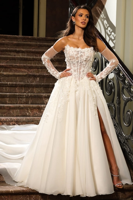 KINGA - suknia z trenem i rękawkami